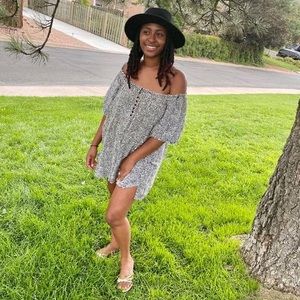 Meet your Posher, Makalah